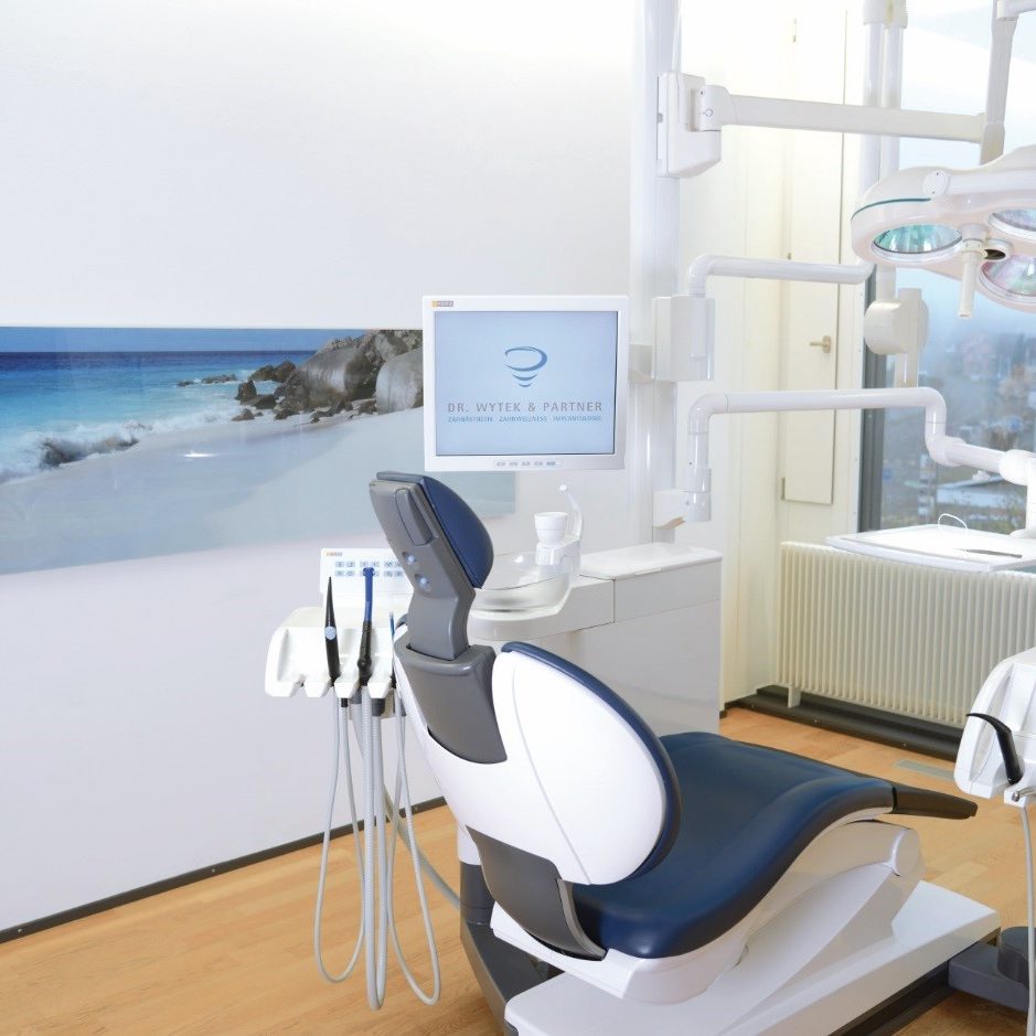 Behandlungszimmer_Praxis-Wytek-und-Partner